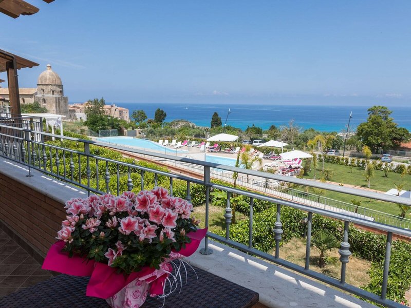 COOEE Michelizia Tropea Resort 6