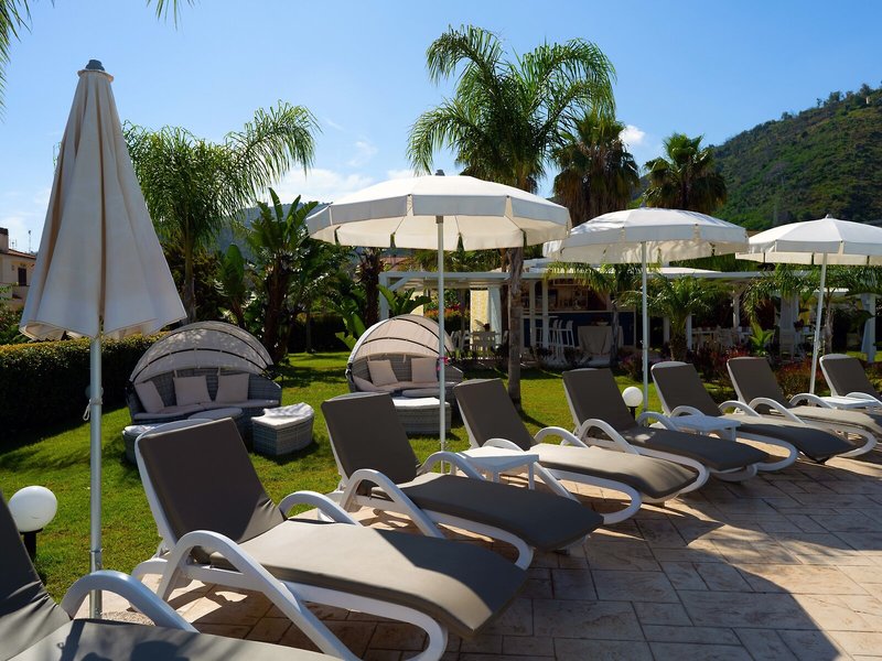 COOEE Michelizia Tropea Resort 12