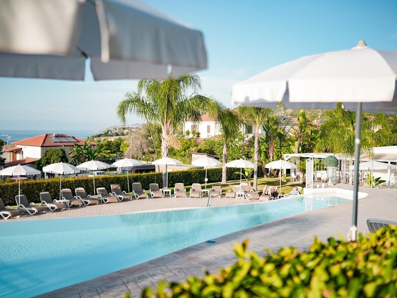 COOEE Michelizia Tropea Resort 13