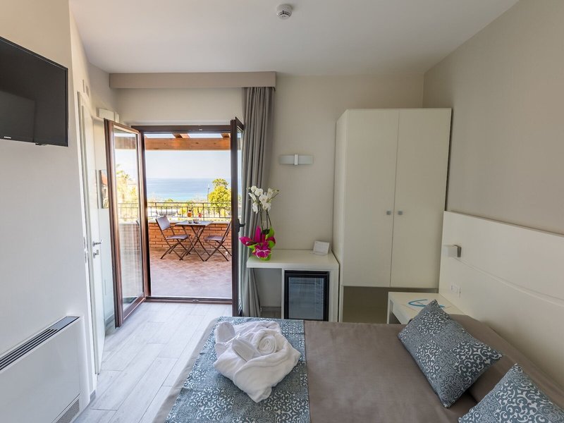 COOEE Michelizia Tropea Resort 36