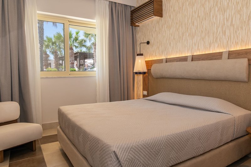 TUI SUNEO Achilleas 28 - Room Example