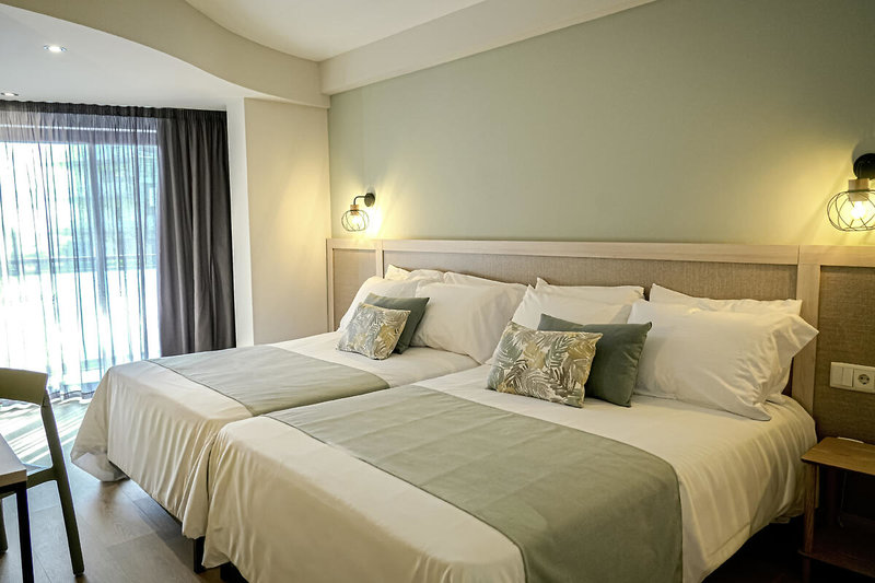 H TOP Calella Palace Family & Spa 7 - Room Example