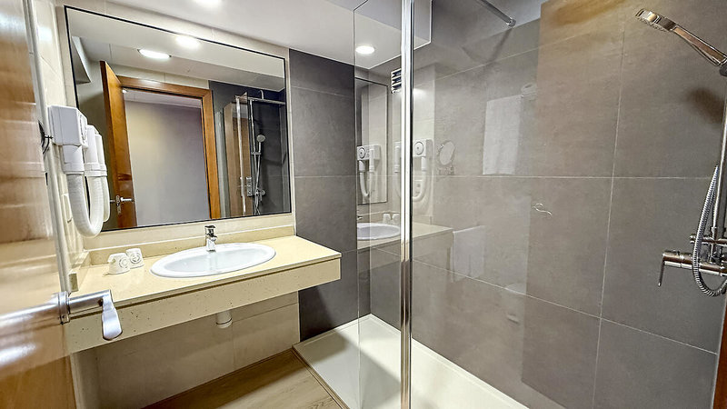 H TOP Calella Palace Family & Spa 10 - Bathroom Example