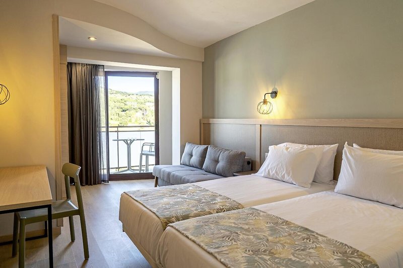 H TOP Calella Palace Family & Spa 11 - Room Example
