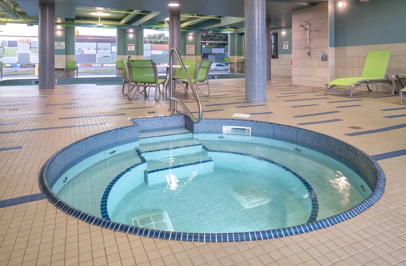Holiday Inn Express & Suites Brandon 4