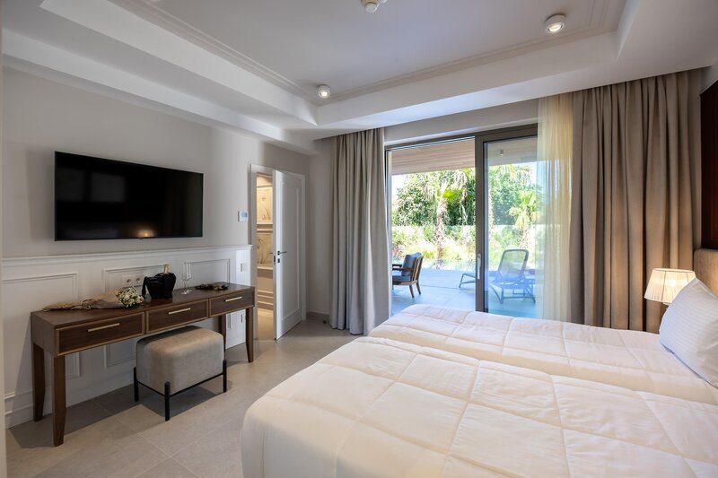 Almyros Beach Resort 365