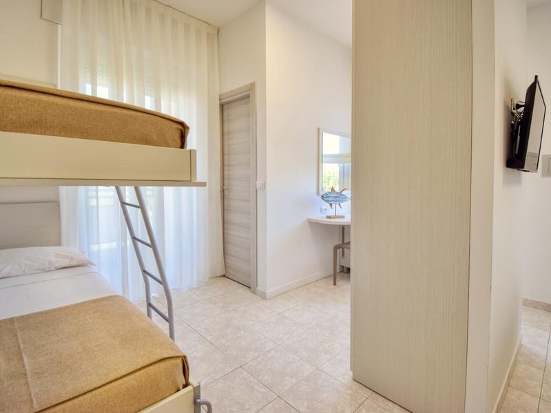 Hotel Ambra Cattolica 4