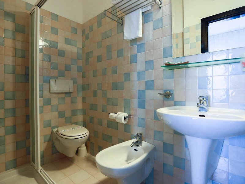 Hotel Ali d Oro 27 - Bathroom Example
