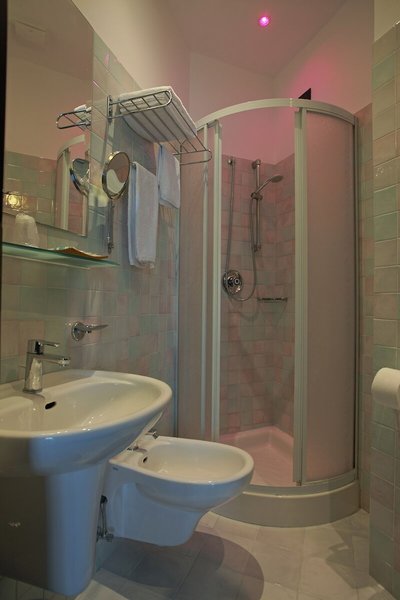 Hotel Ali d Oro 30 - Bathroom Example