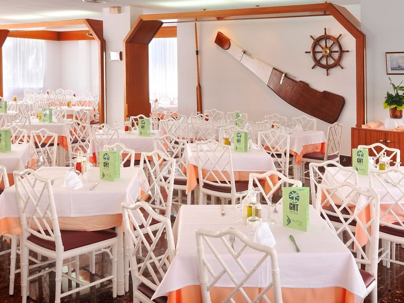 GHT Aquarium & Spa 29