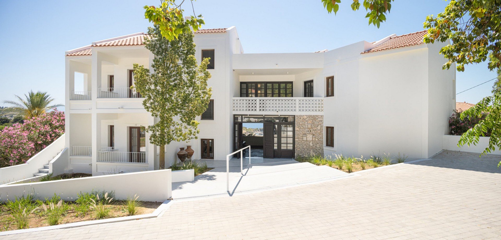 Lithos Hotel 