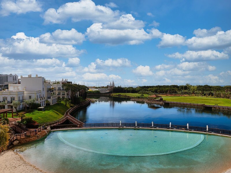 Blue & Green The Lake Spa Resort 15