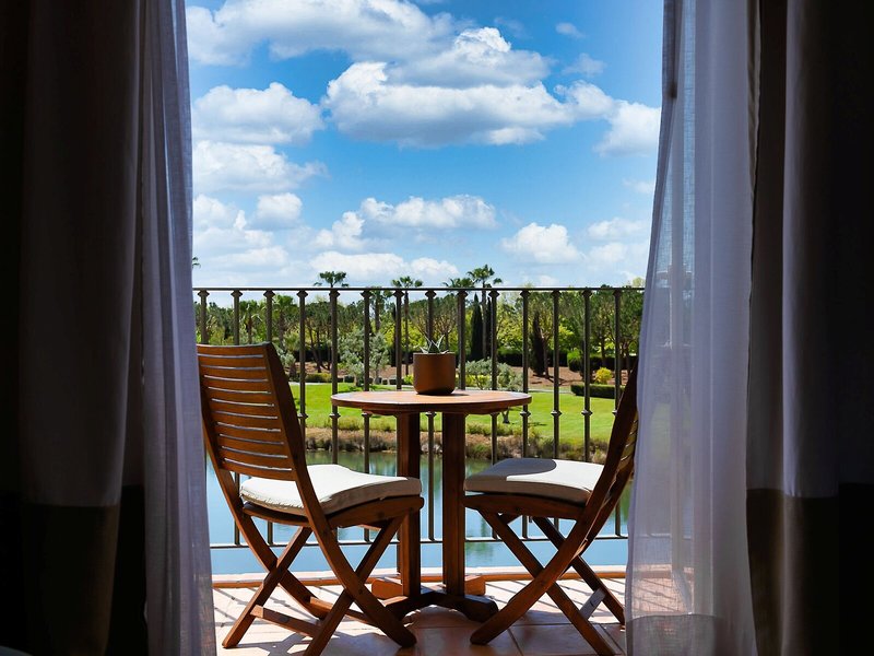 Blue & Green The Lake Spa Resort 34