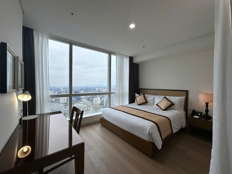 Landmark72 37