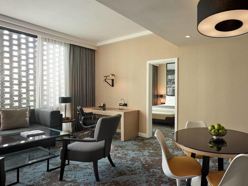 Hotel Stripes Kuala Lumpur, Autograph Collection 9