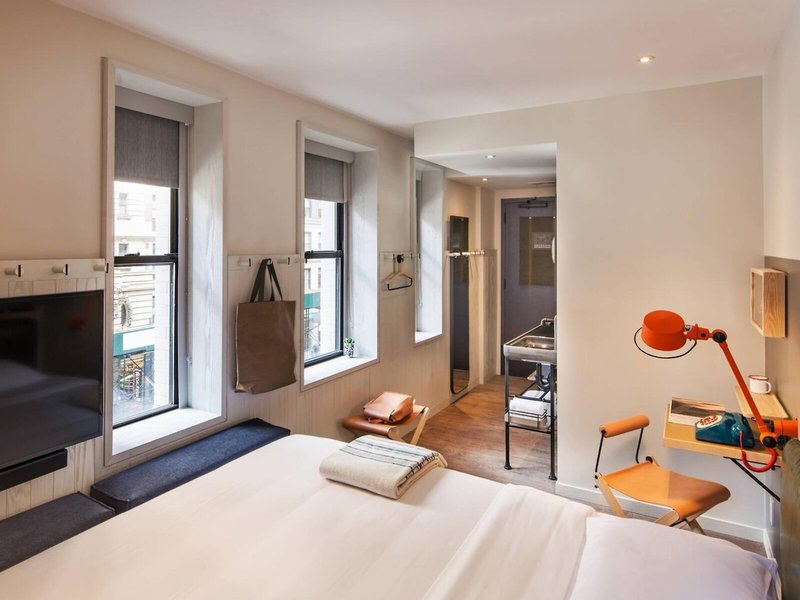 MOXY NYC Times Square 36
