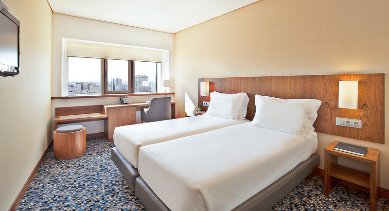 Ramada by Wyndham Lisbon 15