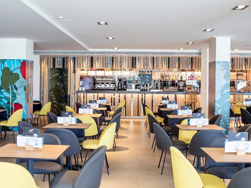Aqua Hotel Montagut Suites 15