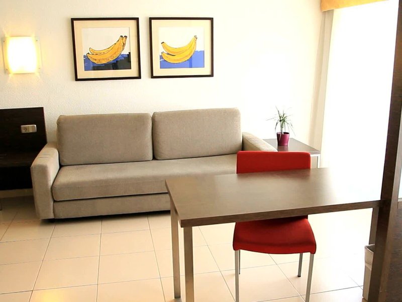 Aqua Hotel Montagut Suites 21