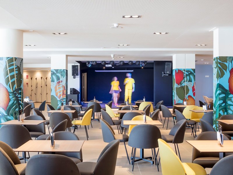 Aqua Hotel Montagut Suites 22