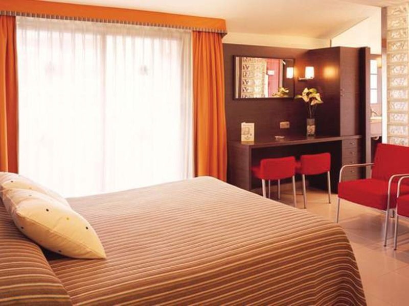 Aqua Hotel Montagut Suites 28