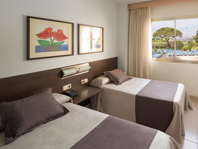 Aqua Hotel Montagut Suites 30
