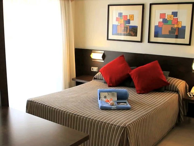 Aqua Hotel Montagut Suites 33