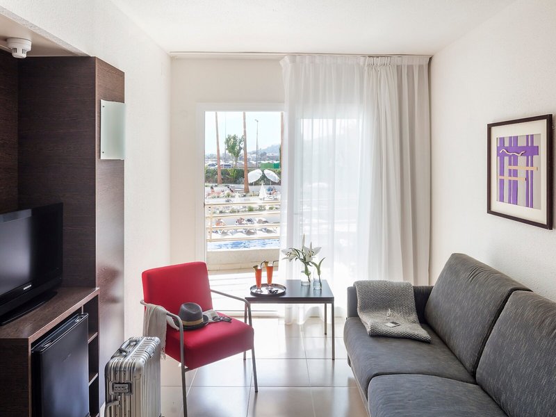Aqua Hotel Montagut Suites 35