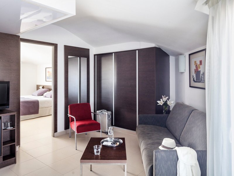 Aqua Hotel Montagut Suites 41