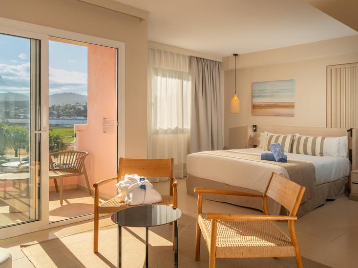 Aqua Hotel Montagut Suites 3