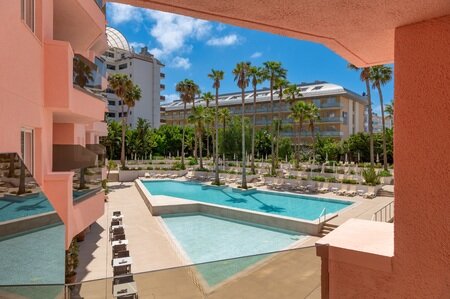 Aqua Hotel Montagut Suites 4