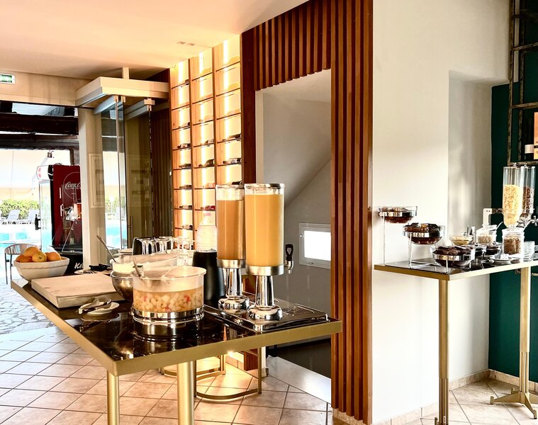 Bruskos Hotel & Suites 16