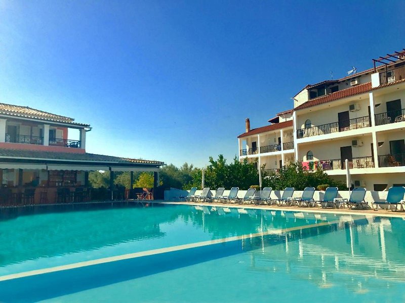 Bruskos Hotel & Suites 25