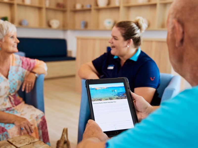 Tui Blue Victoria Menorca 11 - People