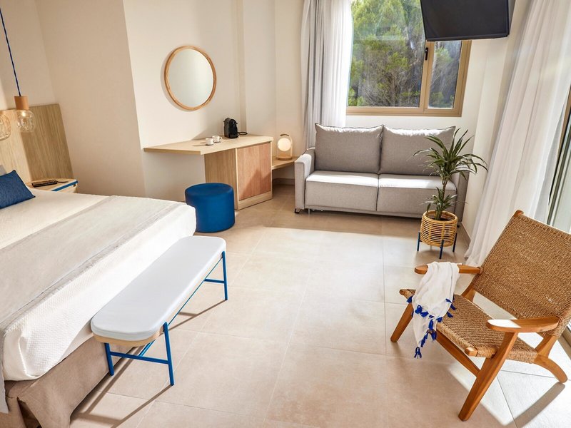 Tui Blue Victoria Menorca 34 - Room Example