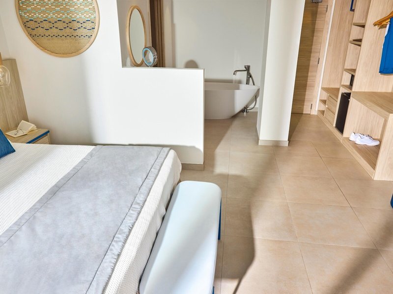 Tui Blue Victoria Menorca 38 - Room Example