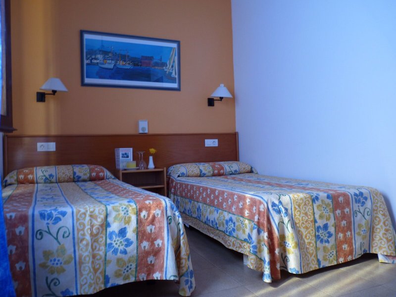 Apartamentos Vista Playa 26 - Room Example