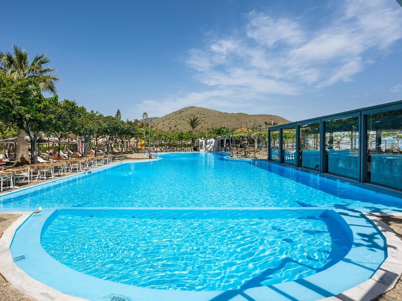 Corissia Beach Hotel 10