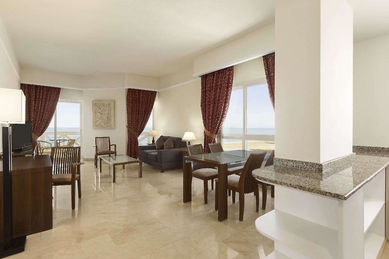 Ramada Beach Hotel Ajman 2