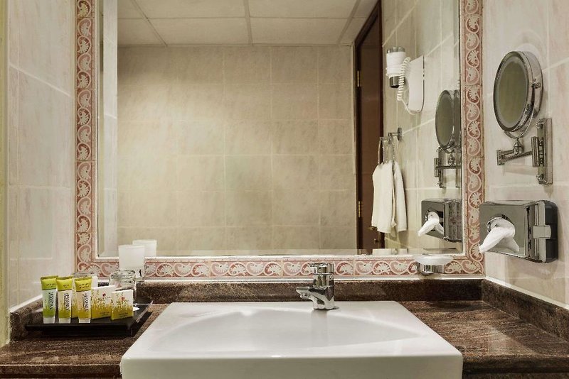 Ramada Beach Hotel Ajman 5