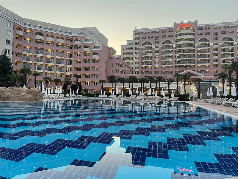 DIT Majestic Beach Resort 8