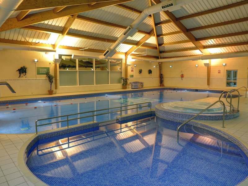Best Western Kings Manor Hotel 4 - Outdoor Pool
