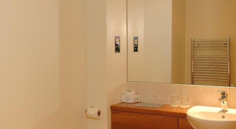 Best Western Kings Manor Hotel 4 - Bathroom Example