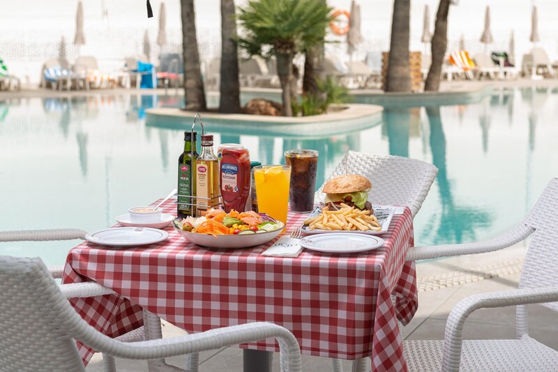 Hotel Cala Bona 13