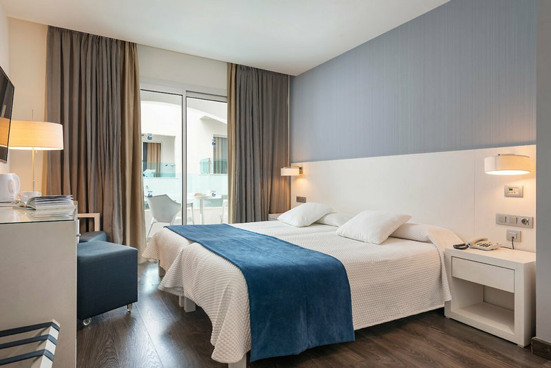 Hotel Cala Bona 9