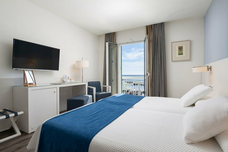 Hotel Cala Bona 11