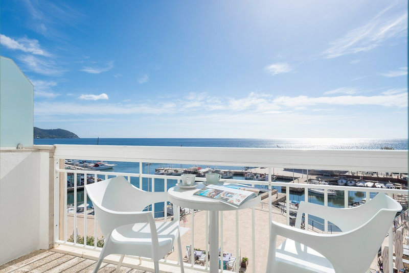 Hotel Cala Bona 12