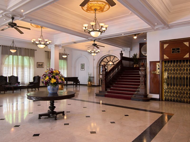 Queen’s Hotel 9