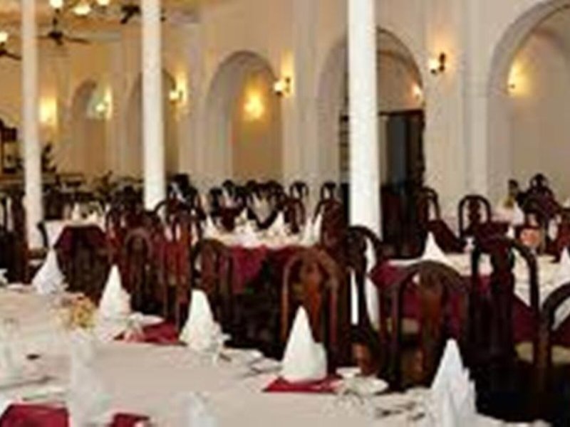Queen’s Hotel 10
