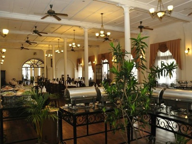 Queen’s Hotel 11